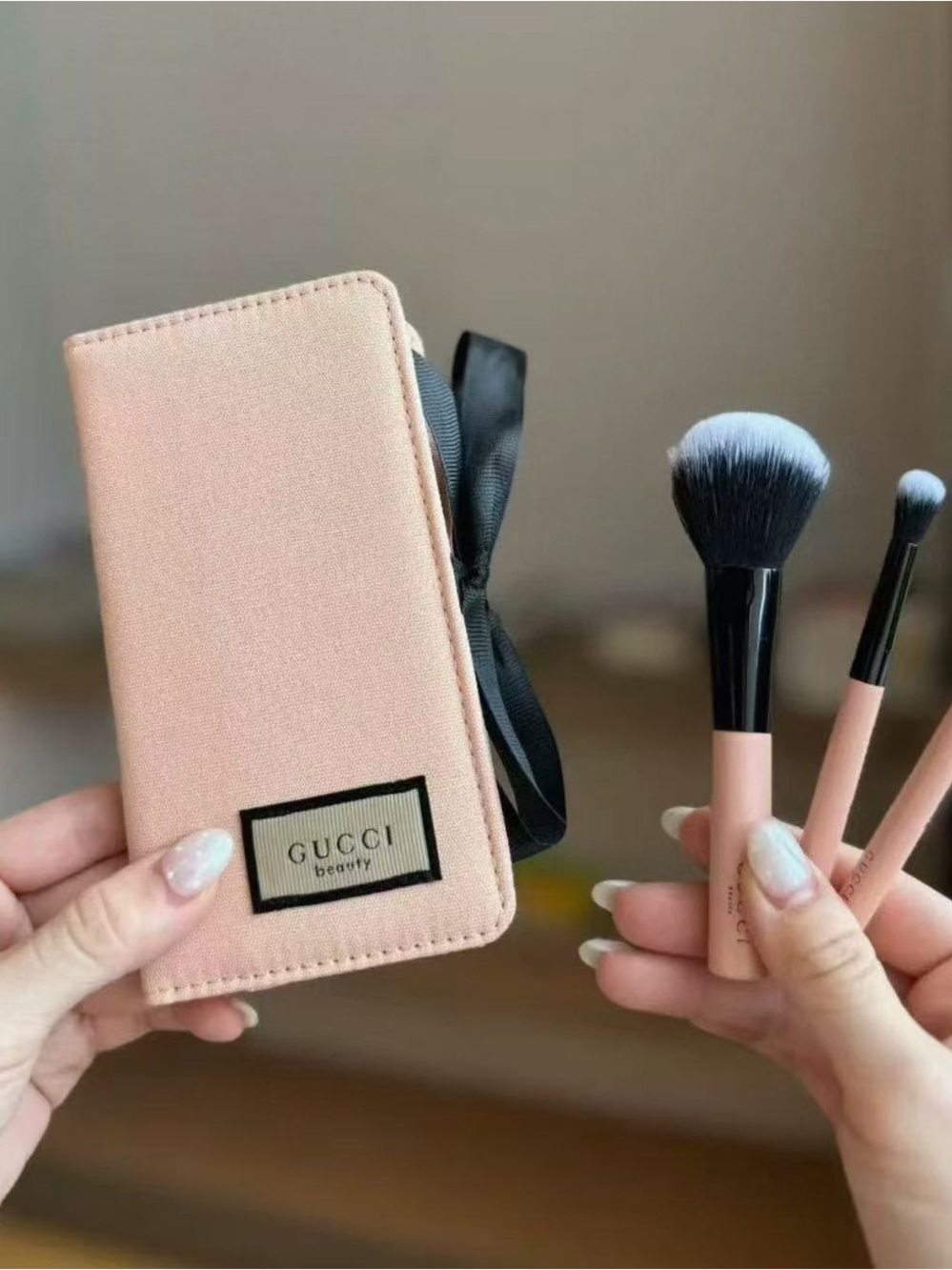 Gucci Pink Travel Brush Set with Black Ribbon Detail